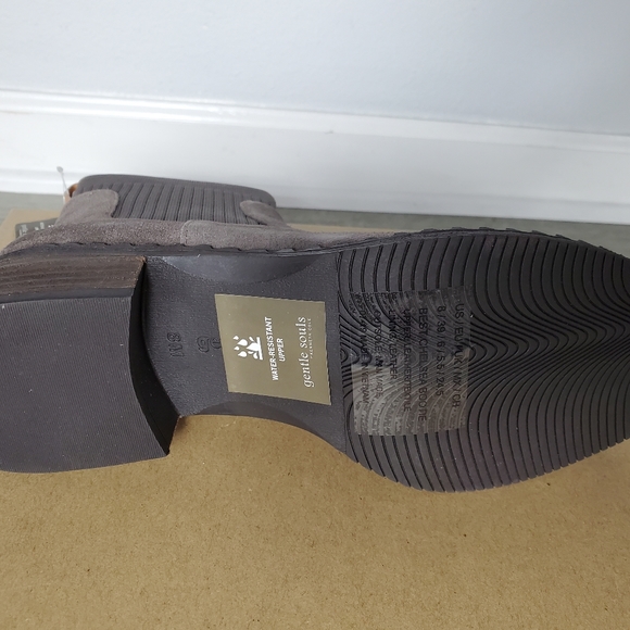 Kenneth Cole Women's Best Chelsea Bootie - Picture 7 of 9